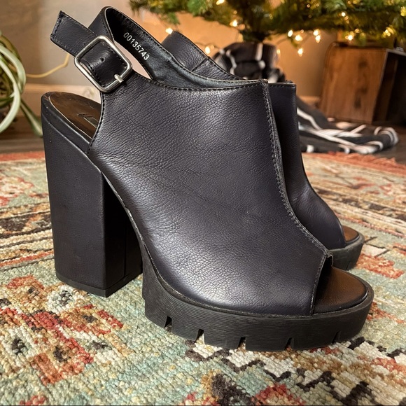 Steve Madden Shoes - Chunky Peep Toe Heels